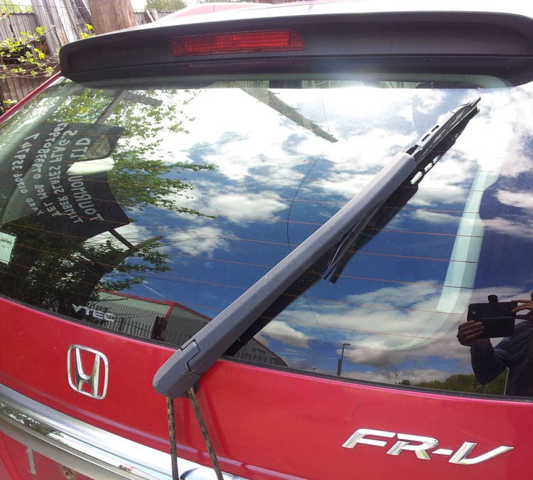 Honda FRV I-VTEC SE rear-wiper-arm